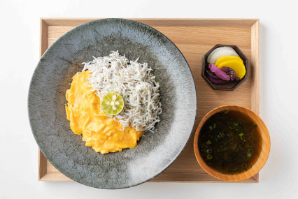 釜あげしらすのふわとろスクランブル丼